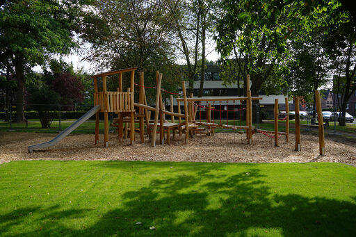 Spielplatz im Volksgarten Spielplatz im Volksgarten